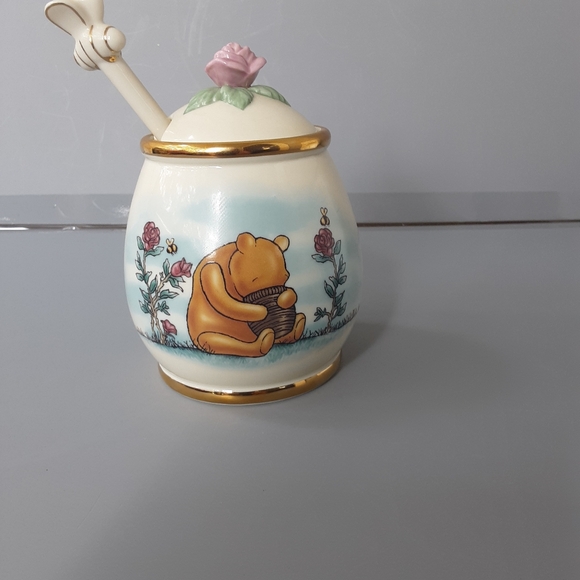 This Lenox Disney Classic Winnie the Pooh Honey Pot - Picture 9 of 16